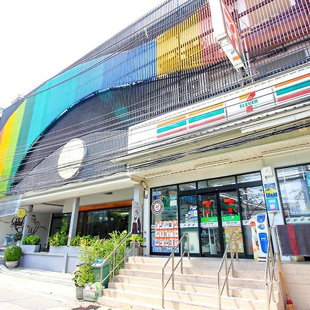 Super Oyo 426 All Day Hostel At Sukhmvit Bangkok Exterior photo
