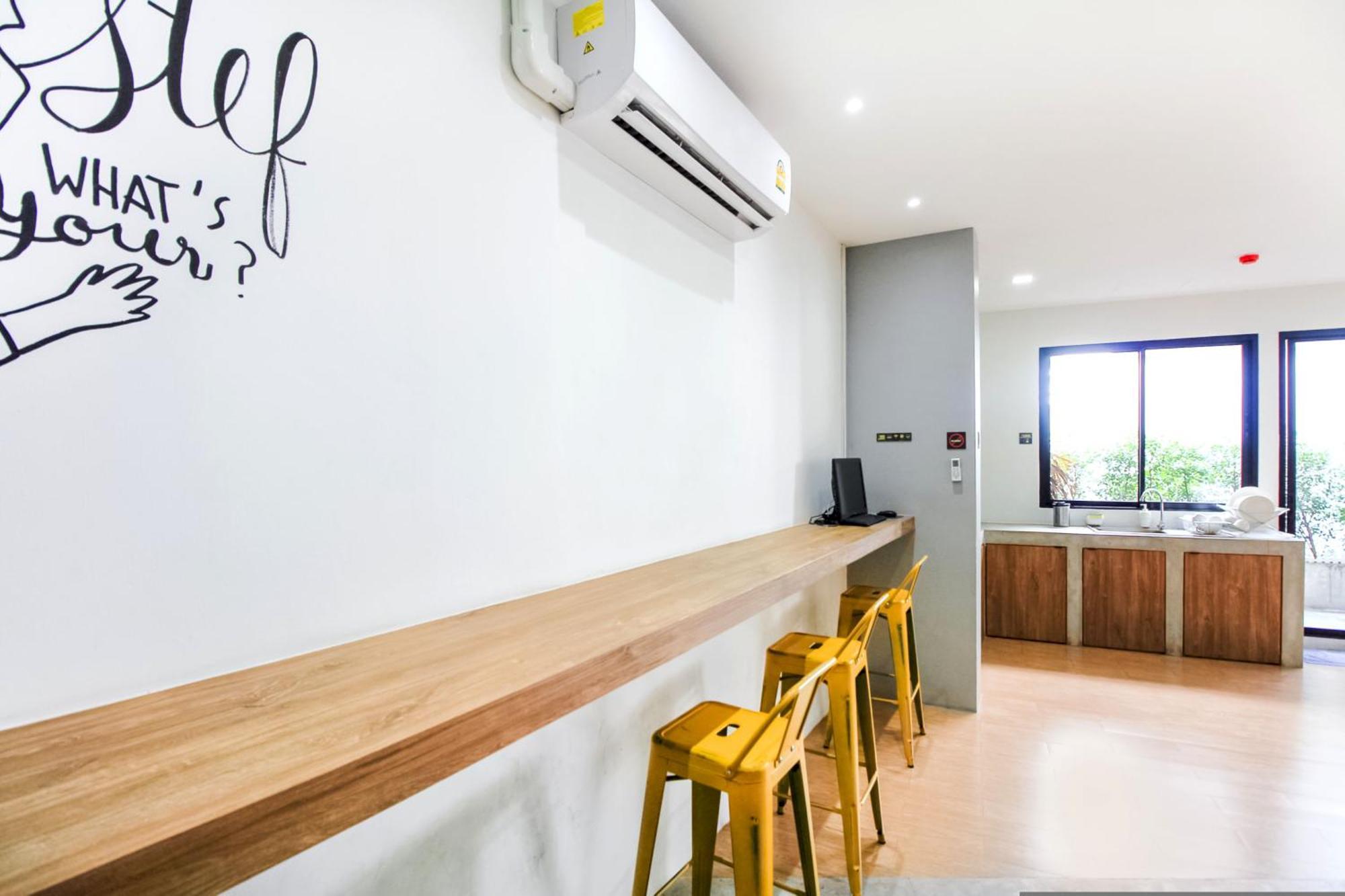 Super Oyo 426 All Day Hostel At Sukhmvit Bangkok Exterior photo