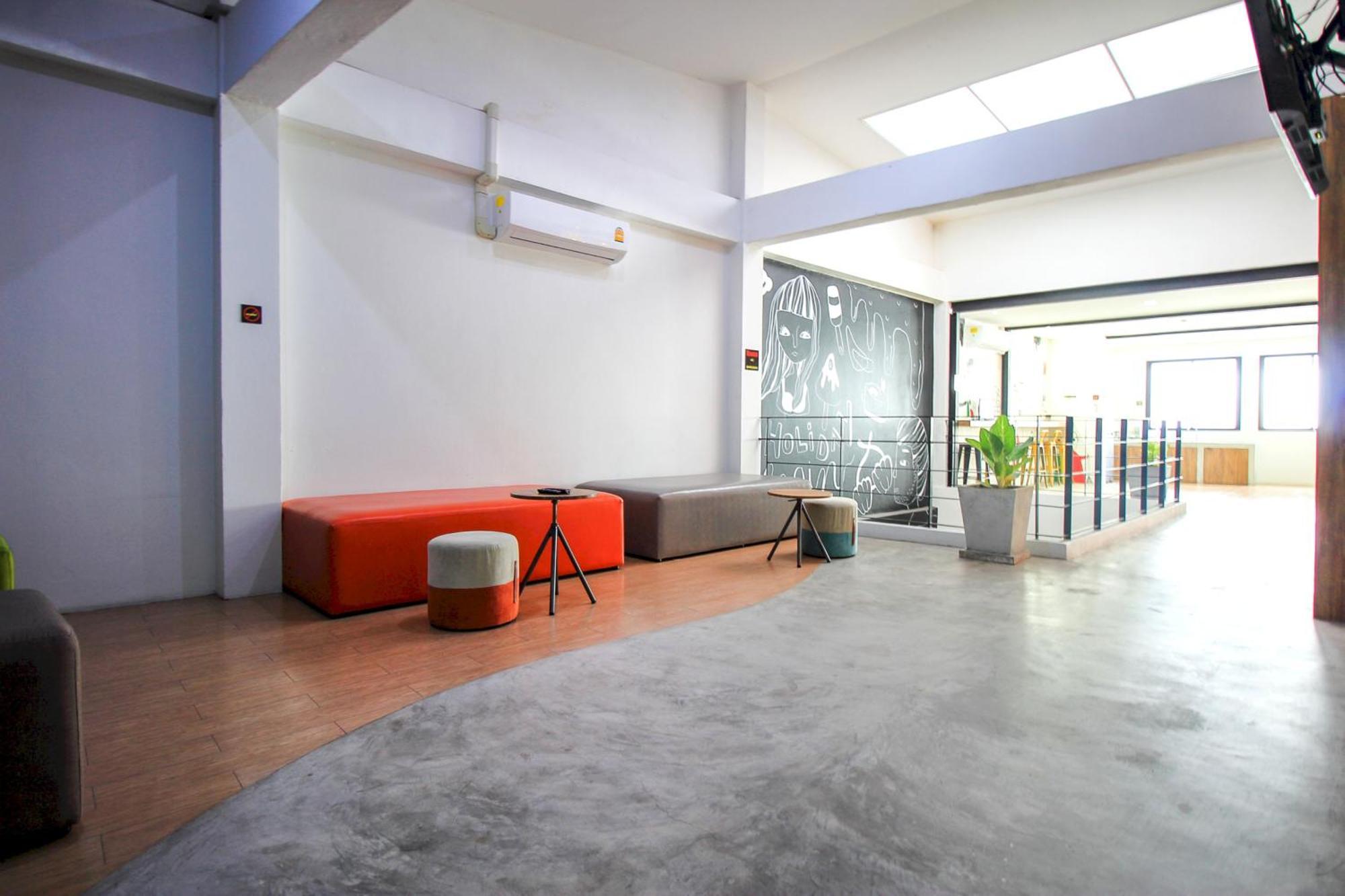 Super Oyo 426 All Day Hostel At Sukhmvit Bangkok Exterior photo